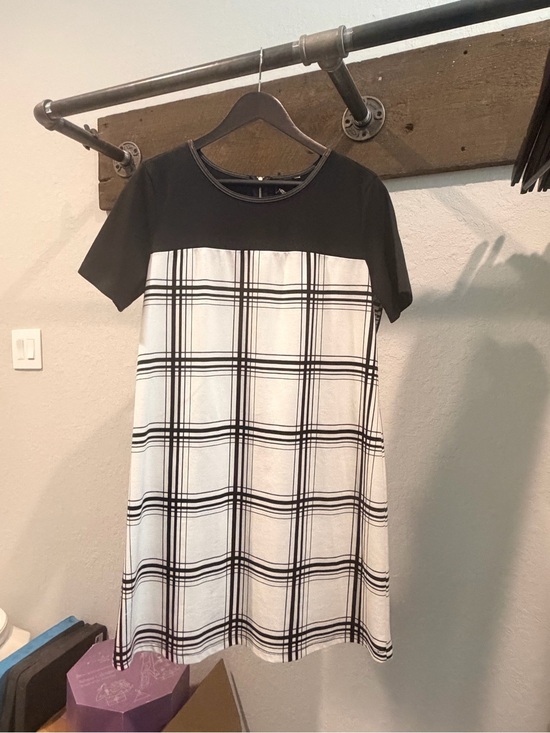 Jules & Leopold Dresses & Skirts - Jules & Leopold Black and White Plaid Shift Dress